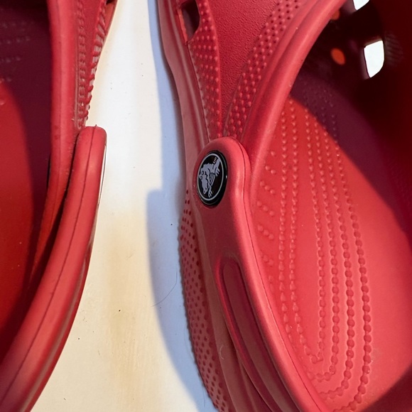 of Crocs Classic Clogs in varsity or pepper red size 7 - Picture 8 of 8